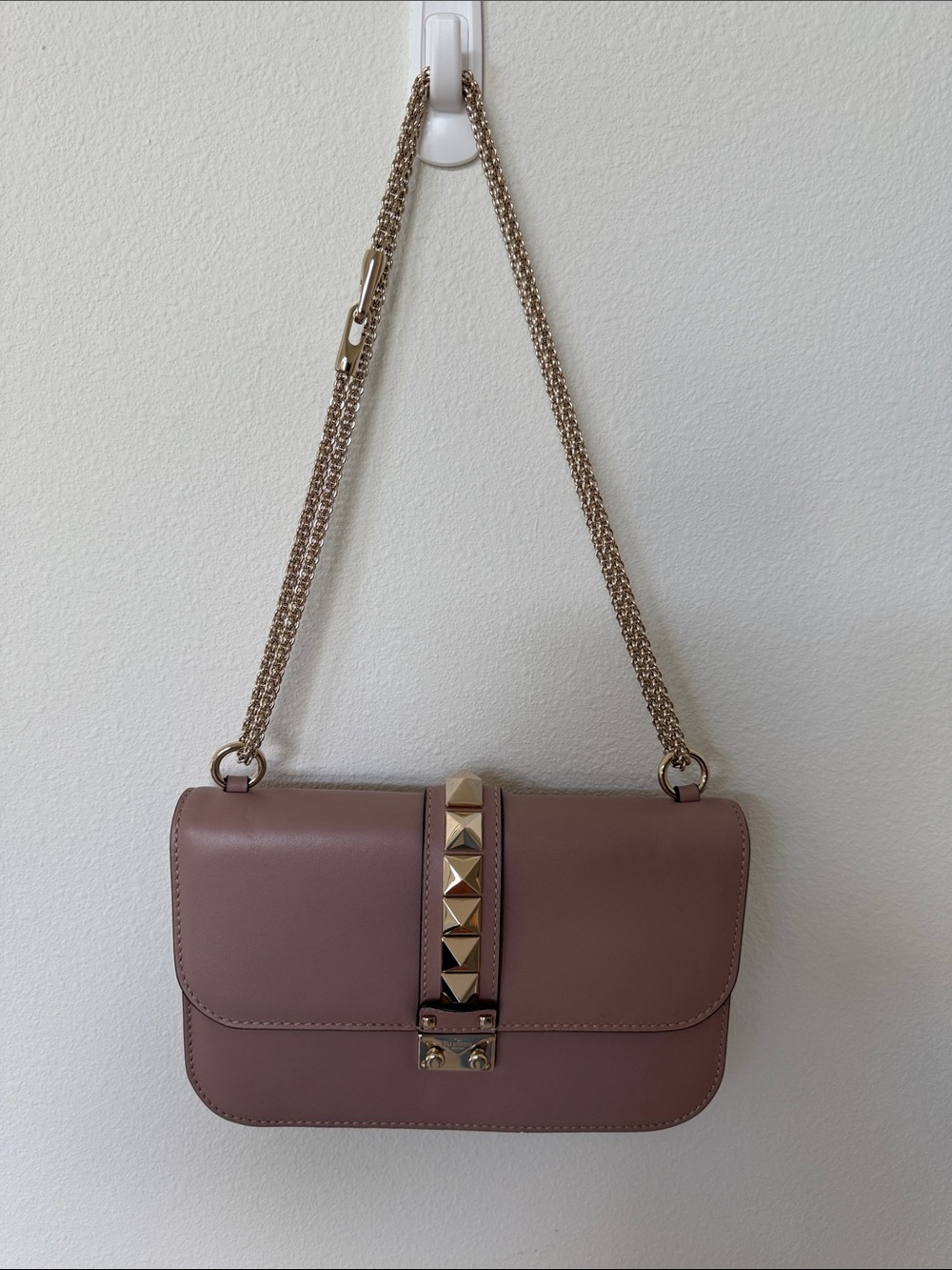 Valentino Garavani Shoulder Bag in Rose Taupe with Gold Chain